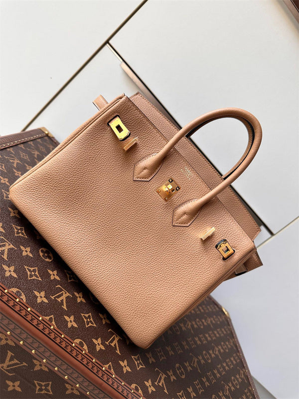 modern shoulder bag detail view showing craftsmanship 32