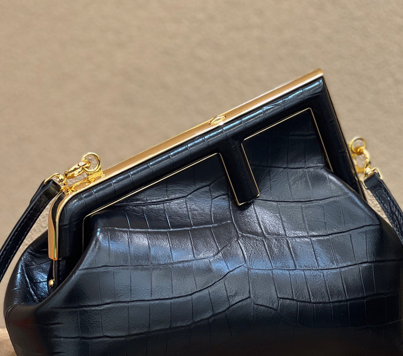 Ziva's Charm handbag – interior view (26cm*9.5cm*18cm)