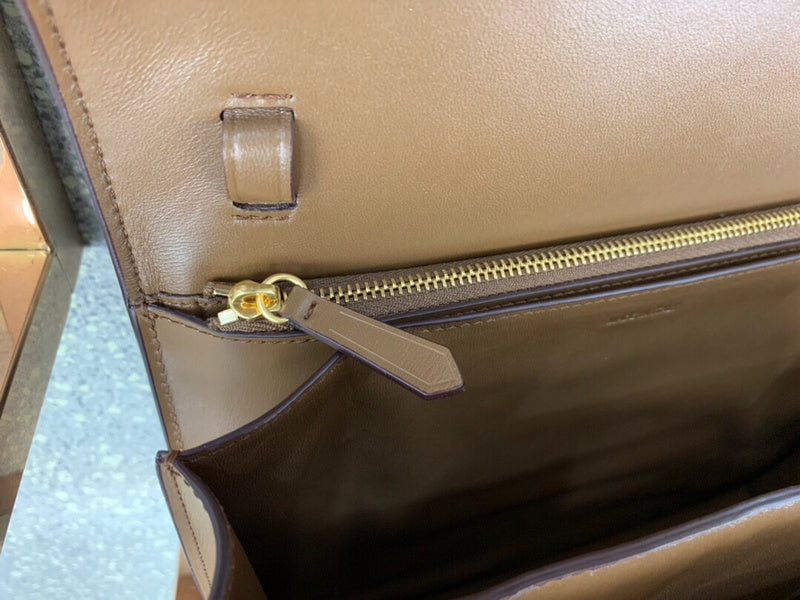 Side profile of modern classic women's handbag – women's luxury accessory