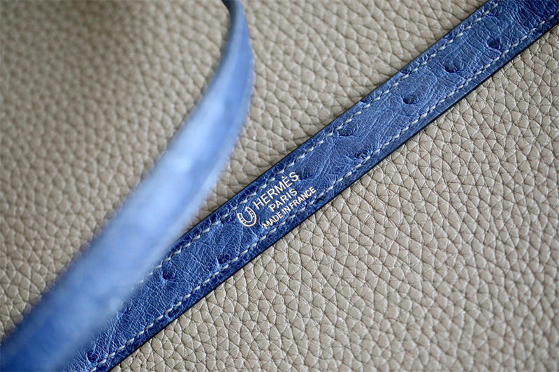  shopper bag close-up of hardware and finish 17