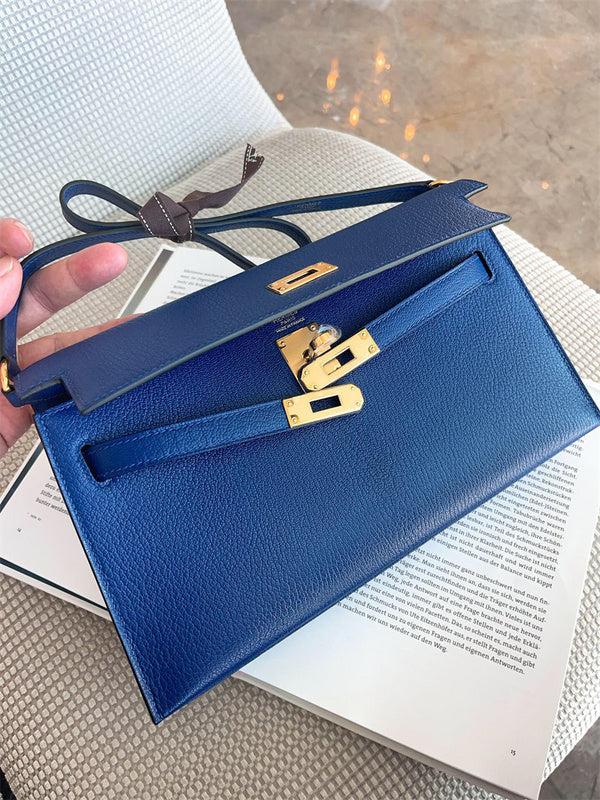  shopper bag interior and compartment view