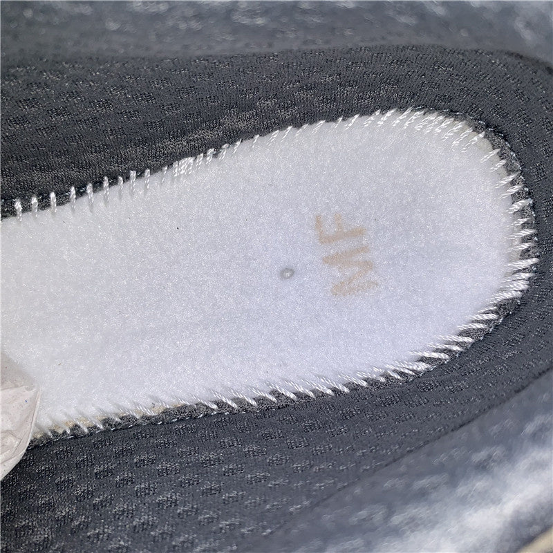 Nike Men's & Women's Luxury Low-Top Trainers — Style 021 interior view