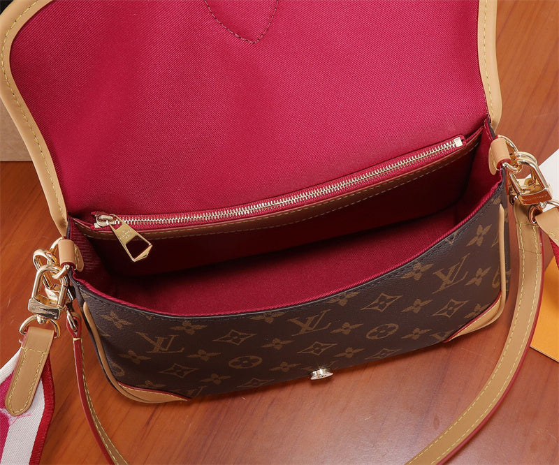 Graceful shoulder bag front view 13