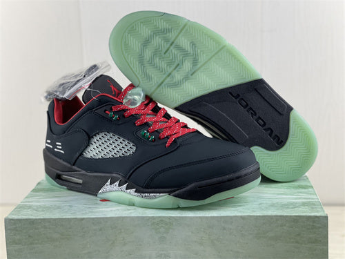 Nike Men's & Women's Premium Low-Top Trainers — Style 253 angle view