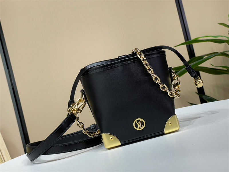  Understated handbag front view