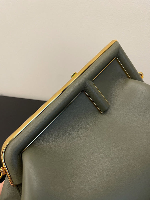 Ziva's Charm handbag – close-up view (26cm*9.5cm*18cm)
