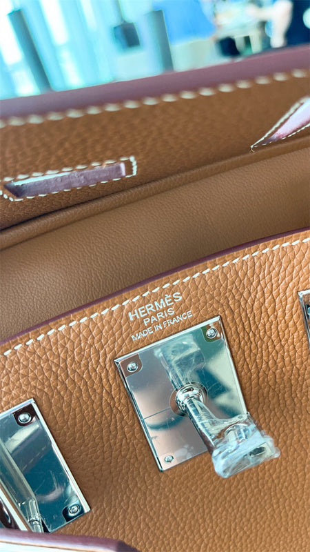  shopper bag close-up of hardware and finish