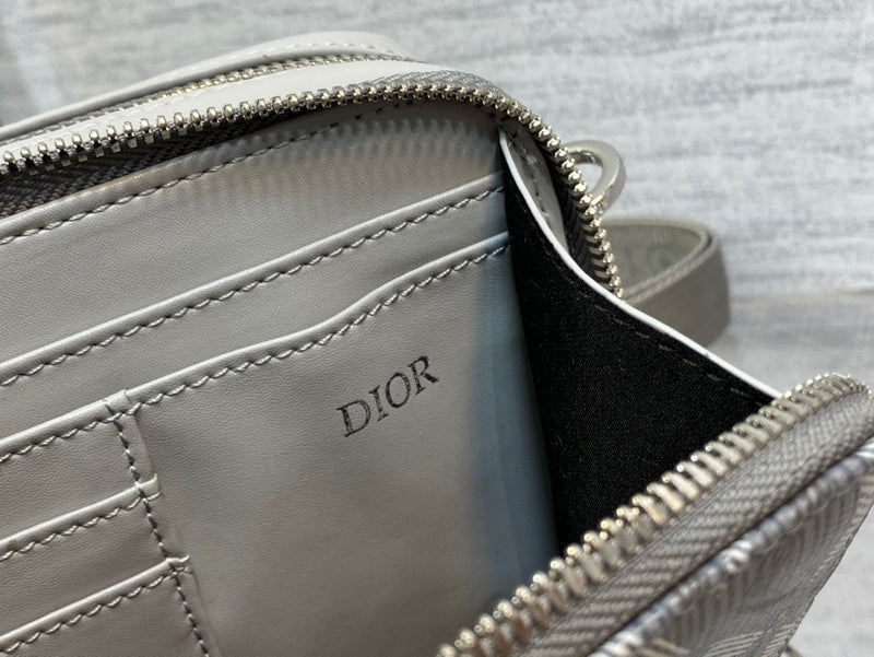 Side profile of classic sleek women's handbag – women's luxury accessory