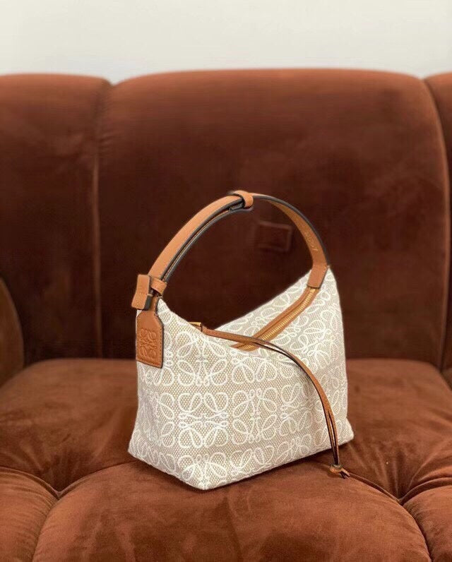 Ziva's Charm handbag – lifestyle view (27cm*21cm*16.5cm)