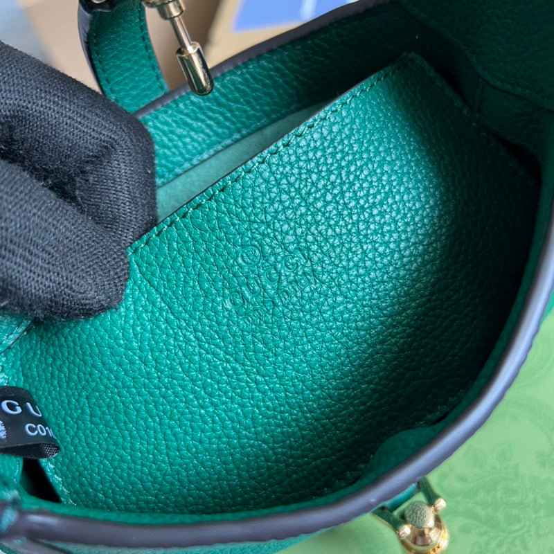 Side profile of classic chic women's handbag – women's everyday handbag