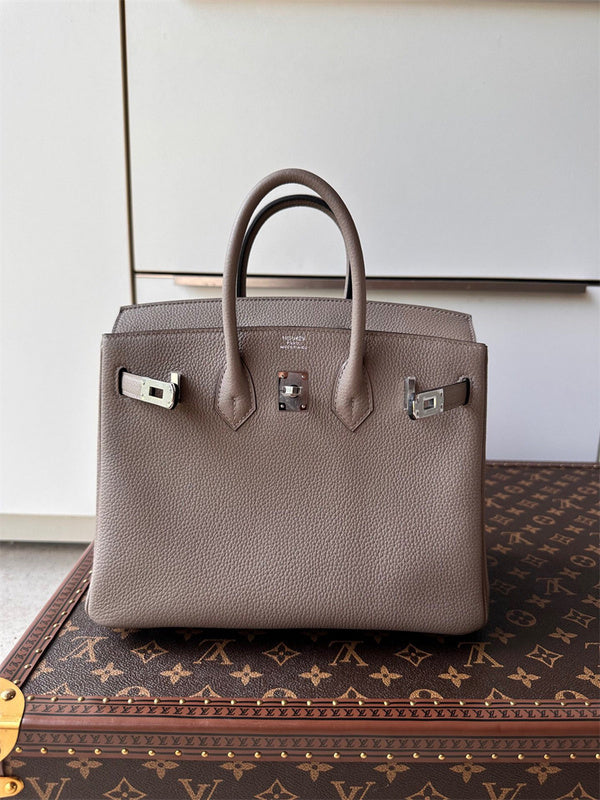  shoulder bag interior and compartment view 21