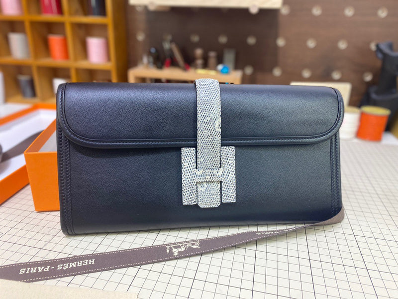 Side view of fluid structured handbag