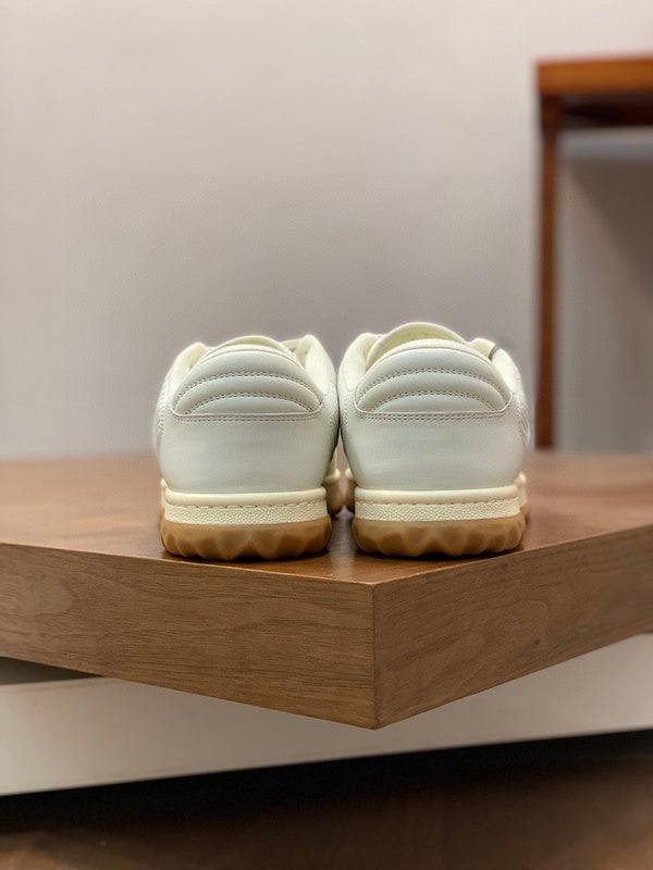 Gucci bold contrast luxury sneakers view 5 streetwear statement look