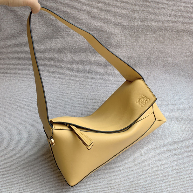 Ziva's Charm handbag – carry view (28cm*12cm*11cm)