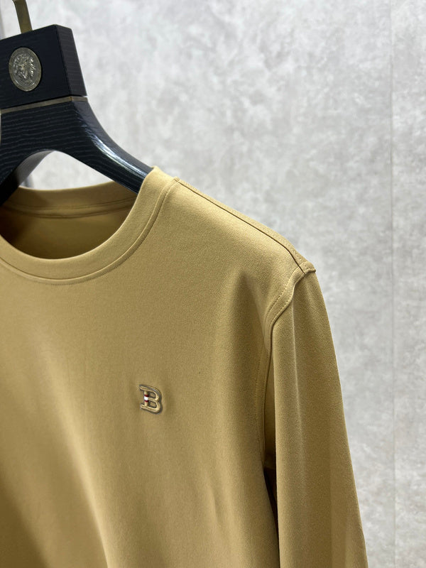 Three-quarter angle view of Burberry luxury piece style No.523