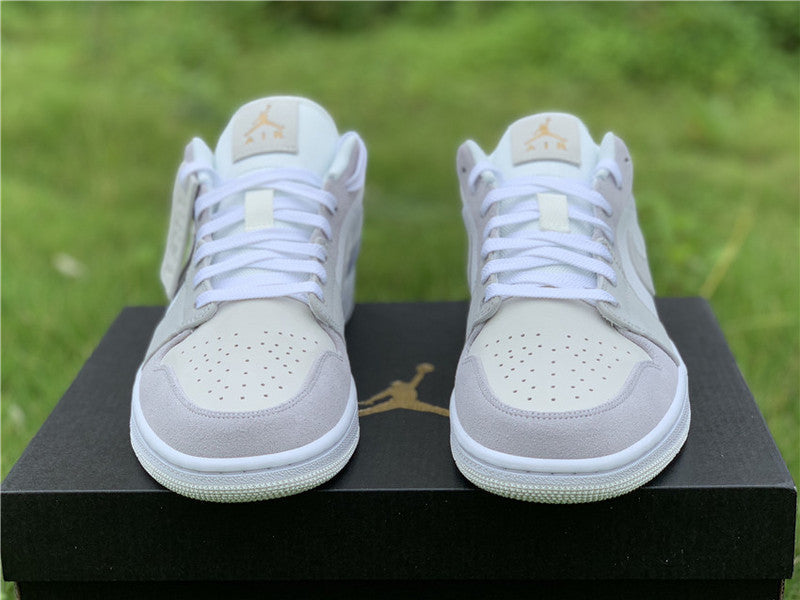 Nike Men's & Women's Premium Low-Top Trainers — Style 049 angle view