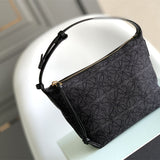 Ziva's Charm handbag – carry view (21cm*17cm*12.5cm)
