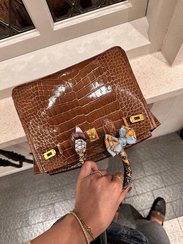 Side view of everyday-ready structured handbag