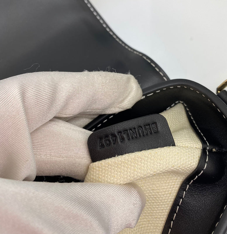 Chic Vegan Leather Handbag - Polished Finish | Women's Premium Handbag #1118 - texture close-up (image 9) of designer-inspired handbag