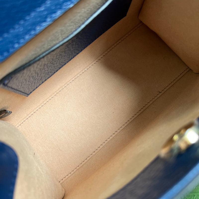 Side profile of refined modern women's handbag – women's designer-style accessory