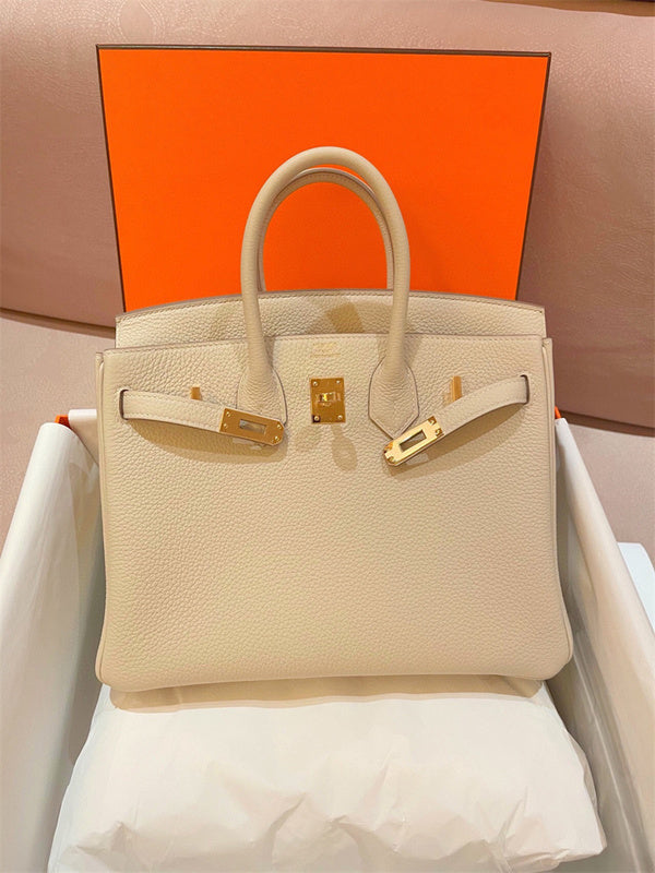  effortless shopper bag detail view showing craftsmanship