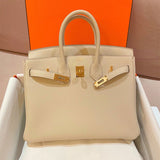  effortless shopper bag detail view showing craftsmanship