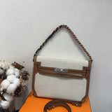  Effortless tote bag front view 7