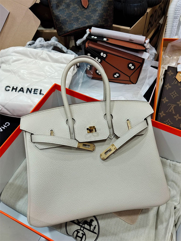  shoulder bag interior and compartment view