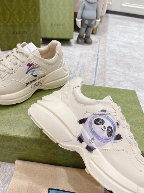 Gucci classic monochrome luxury sneakers view 4 retro runner design