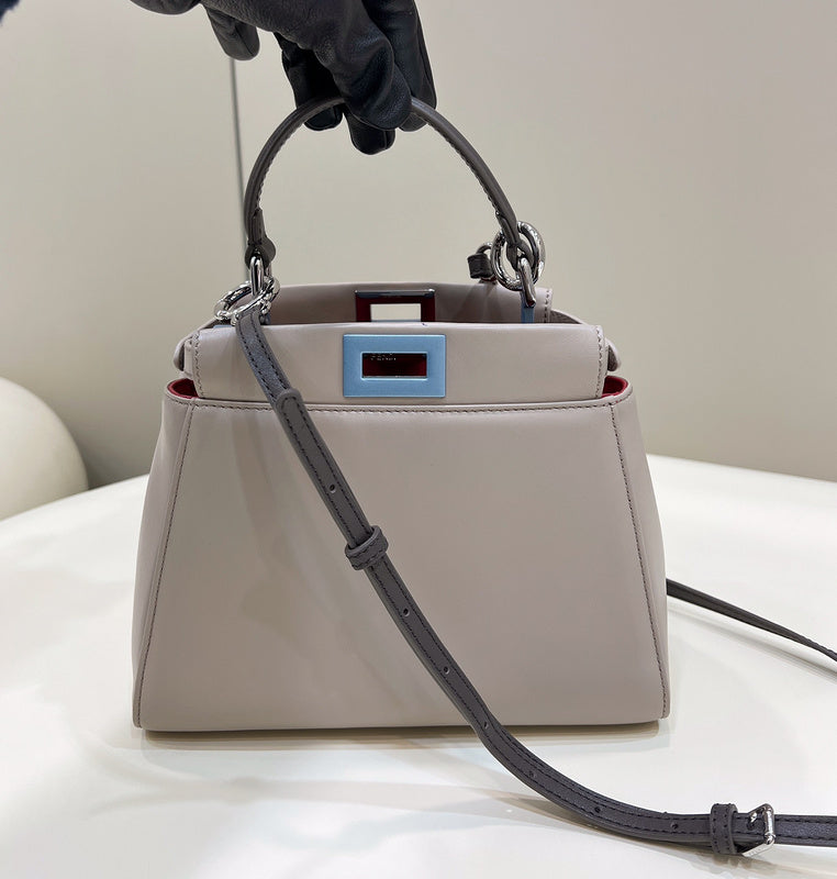 Ziva's Charm handbag – detail view (Standard Size)
