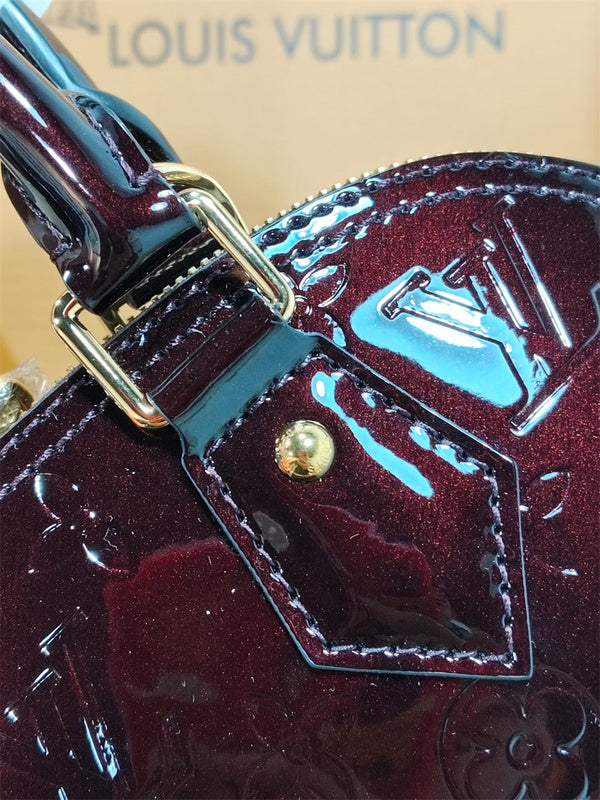  Chic top-handle bag front view 7