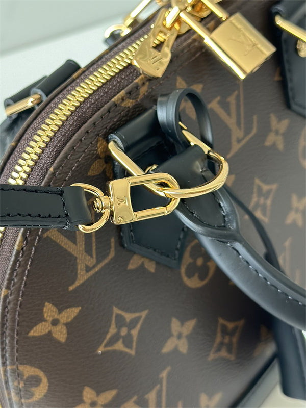  Timeless shopper bag carried on shoulder 22