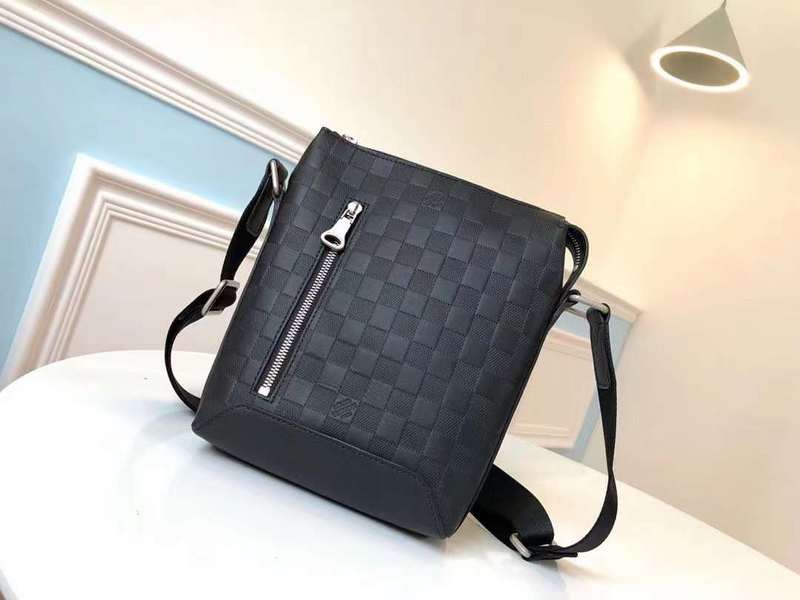 Front view of modern classic women's handbag – women's luxury handbag