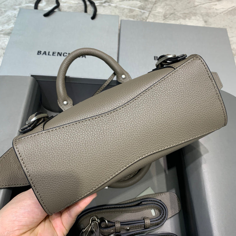 Sleek Faux Leather Handbag - Premium Craftsmanship Detailing | Women's Designer-Inspired Purse #326 - hardware and detail close-up (image 5) of designer-inspired handbag