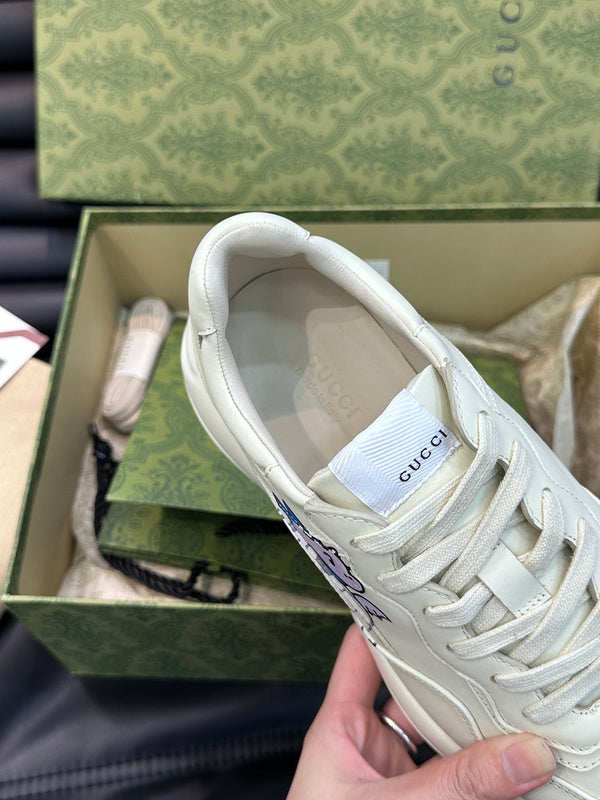 Gucci classic monochrome luxury sneakers view 4 everyday casual design