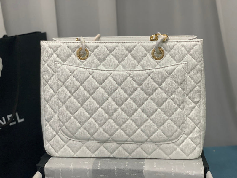  handbag, spacious everyday style, image 2