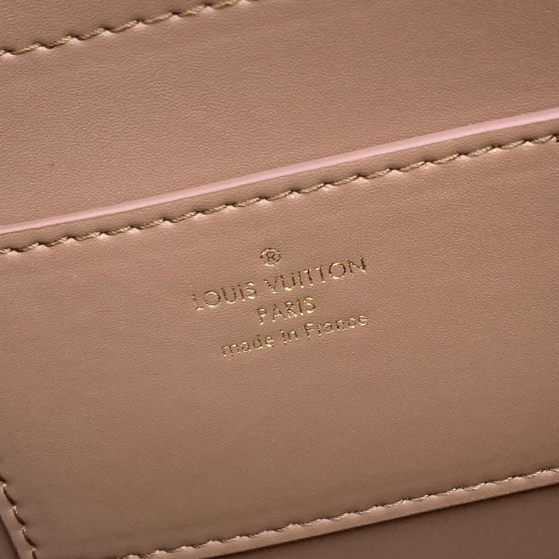 Side profile of statement everyday-luxe women's handbag – women's designer-style accessory
