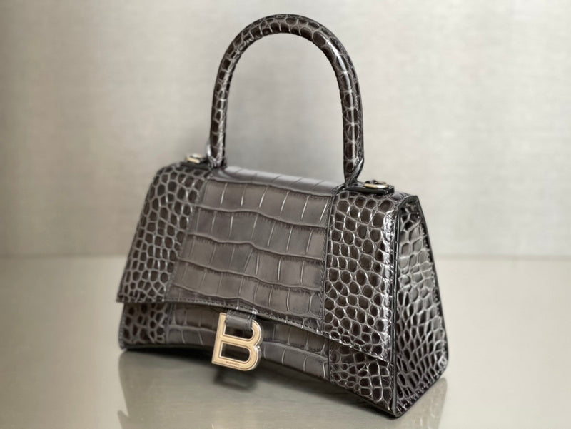 Zivas Charm Classic Sensibility Statement Handbag (Refined Practical Design) – Styled Look