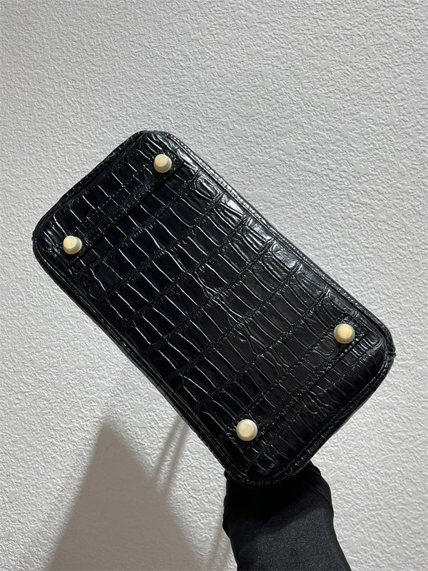  tote bag interior and compartment view