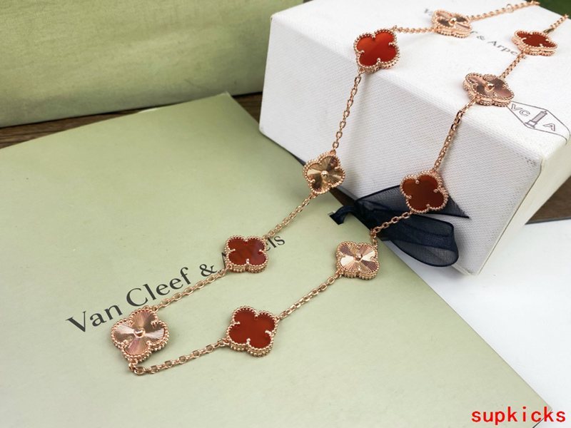 Close-up detail view of Van Cleef & Arpels unisex jewelry piece