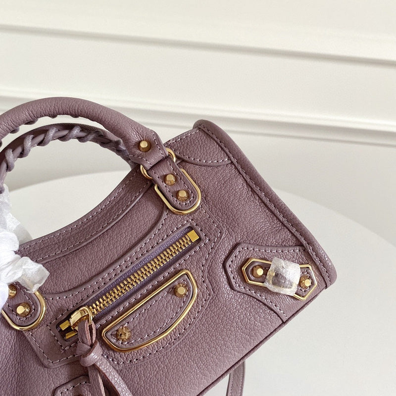 Zivas Charm Signature Style Statement Handbag (Statement-Ready Design) – Styled Look