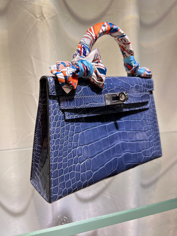 Side view of crisp structured handbag