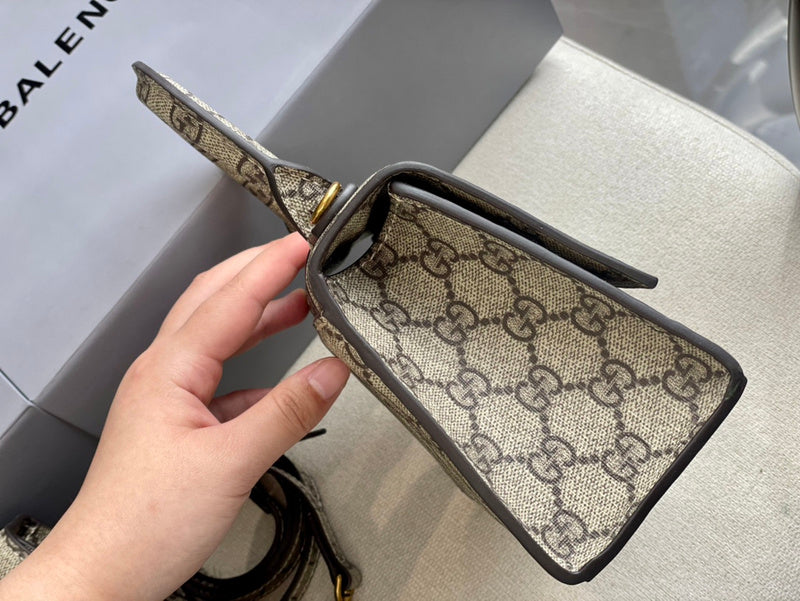 Ziva's Charm handbag – back view (one versatile size)