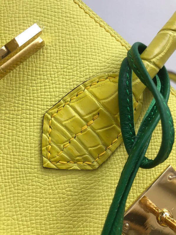  structured bag interior and compartment view 105