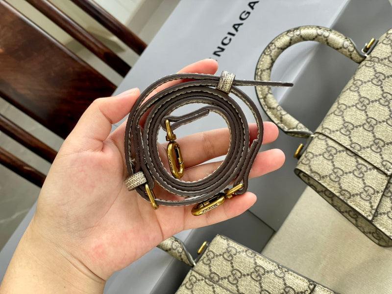 Ziva's Charm handbag – close-up view (one versatile size)