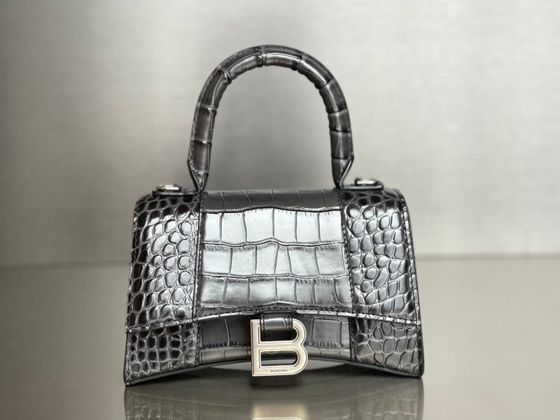 Zivas Charm Polished Finish Statement Handbag (Everyday Luxury Essential) – Detail View