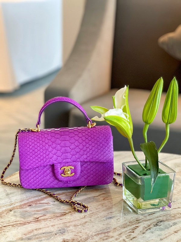  women's handbag, mid design, view 1