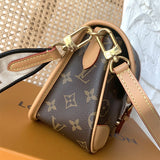  Graceful shoulder bag carried on shoulder 16