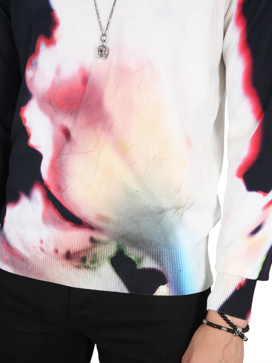 Close-up of Alexander McQueen sweaters & pullovers hardware and fine stitching