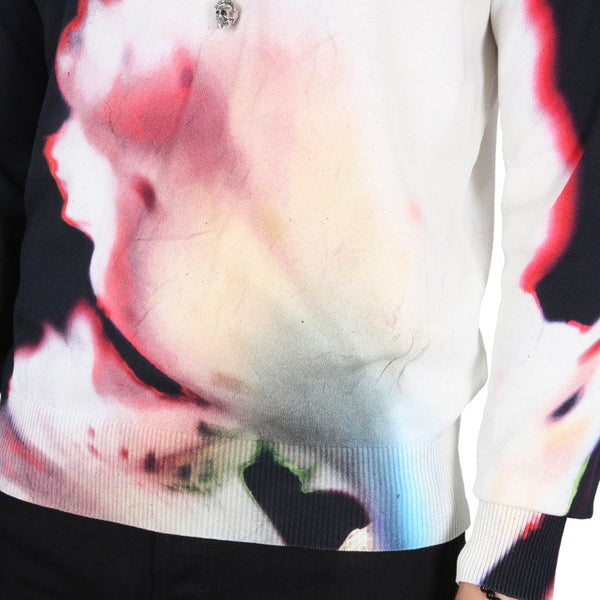 Close-up of Alexander McQueen sweaters & pullovers hardware and fine stitching